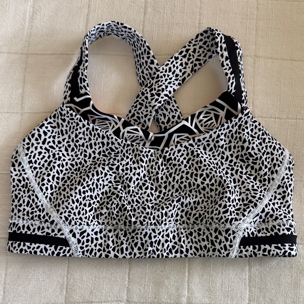 lululemon athletica Black & White Printed Crossback Sports Bra Size 6